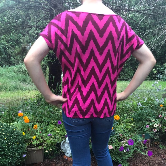 🛍$1 Add on item!🛍 Comfy hi-lo T-shirt. Medium - Picture 4 of 6